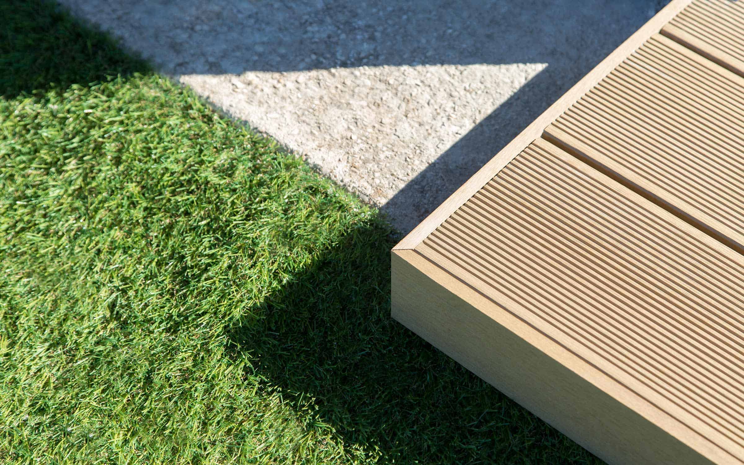 Lucrare decking și siding WPC realizată