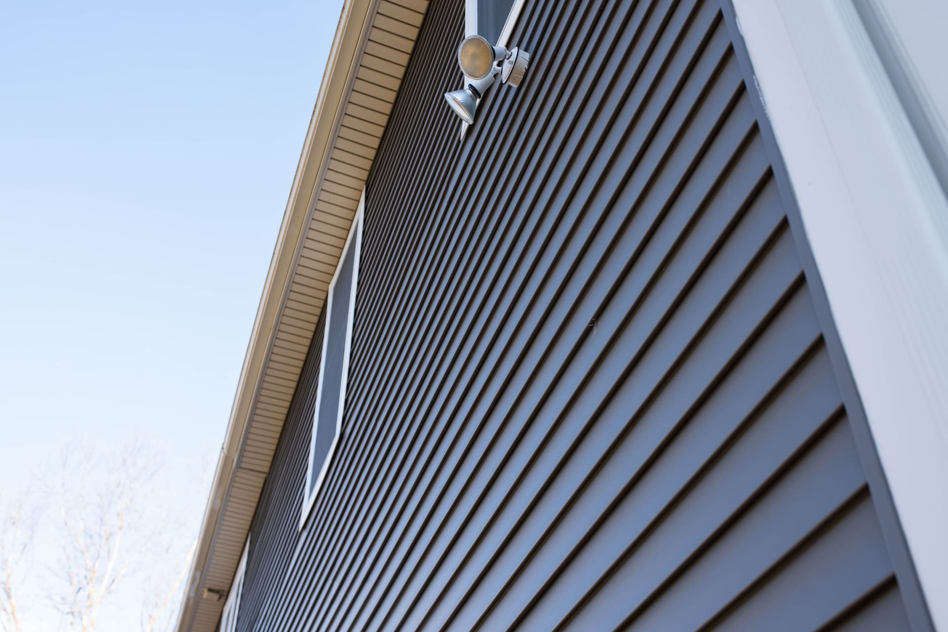 Lucrare decking și siding WPC realizată